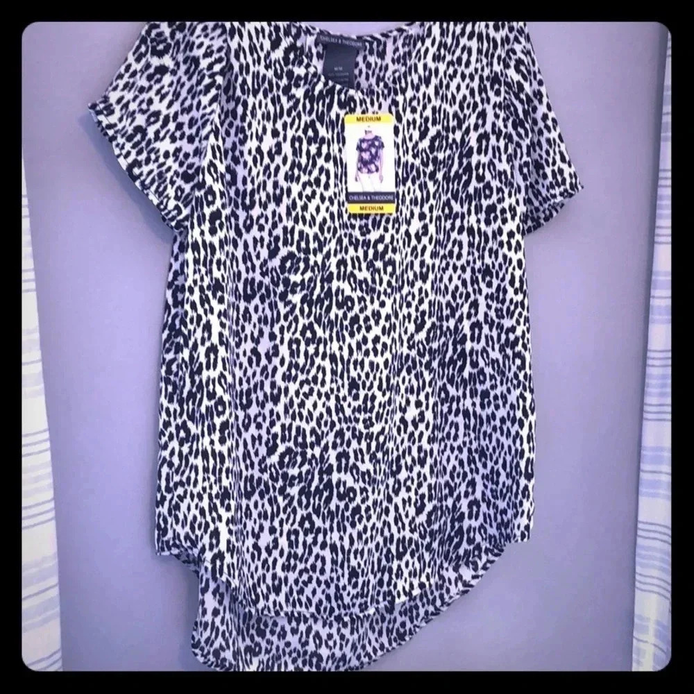 Black and white print ladies top